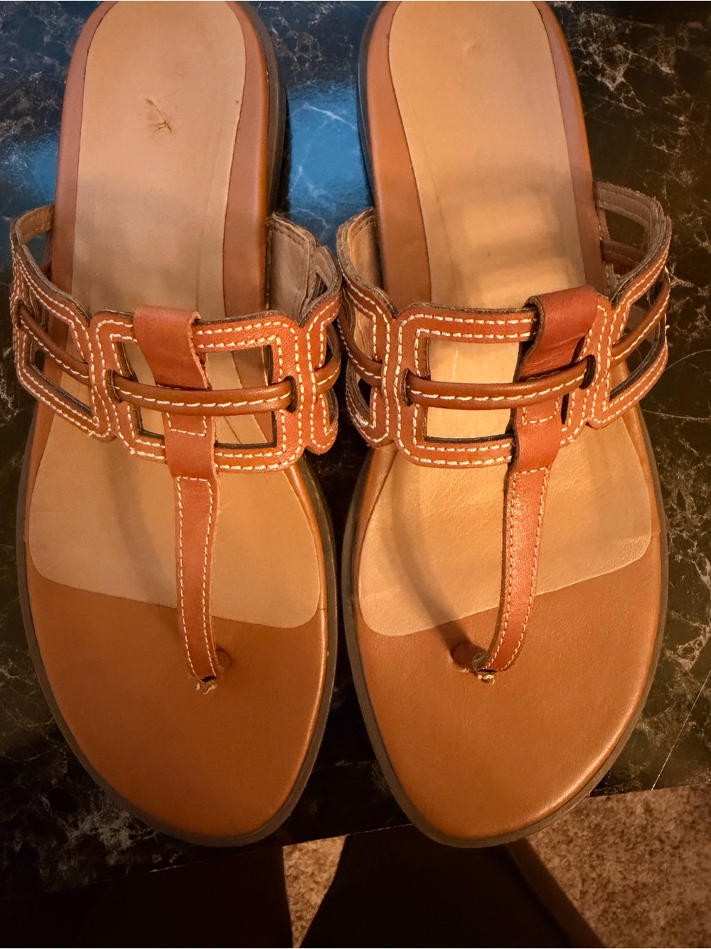 Vionic Tan Brown Leather T-Strap Sandals